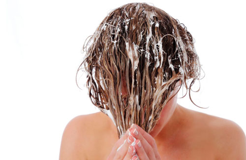 Как увлажнить сухие волосы