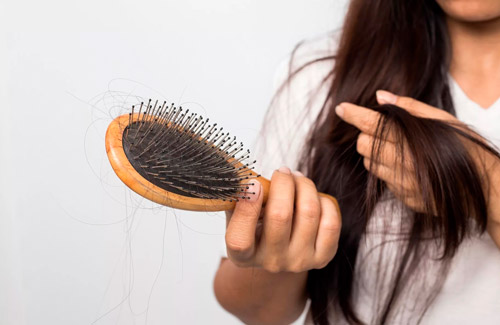 Причины выпадения волос осенью
