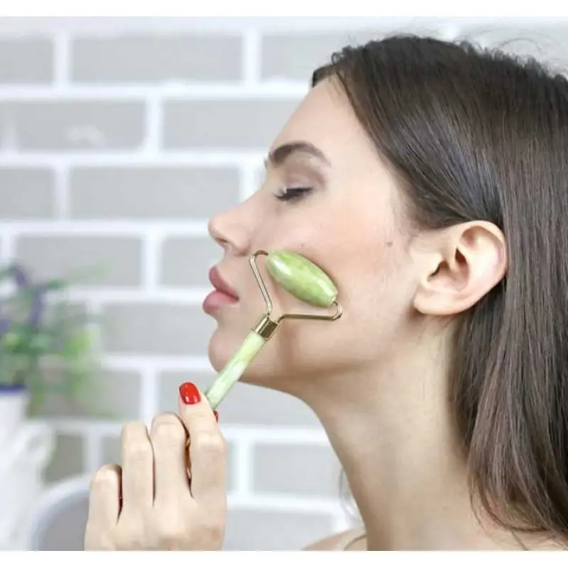 Набор нефритовый массажер-роллер для лица и кристалл для массажа Гуаша AMG331, Gezatone (Гезатон, Жезатон) Набор нефритовый массажер-роллер для лица и кристалл для массажа Гуаша AMG331, Gezatone (Гезатон, Жезатон)